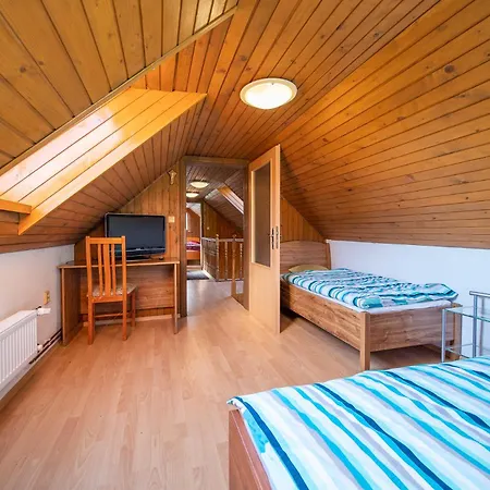 Dom V Lokalite So Slovenskym Orlojom *