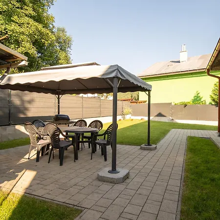 Dom V Lokalite So Slovenskym Orlojom