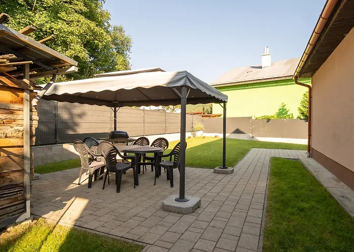 Dom V Lokalite So Slovenskym Orlojom