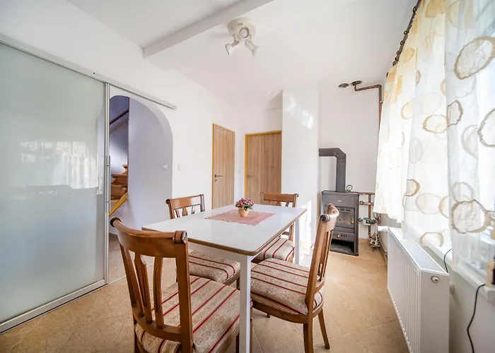 Dom V Lokalite So Slovenskym Orlojom 別荘